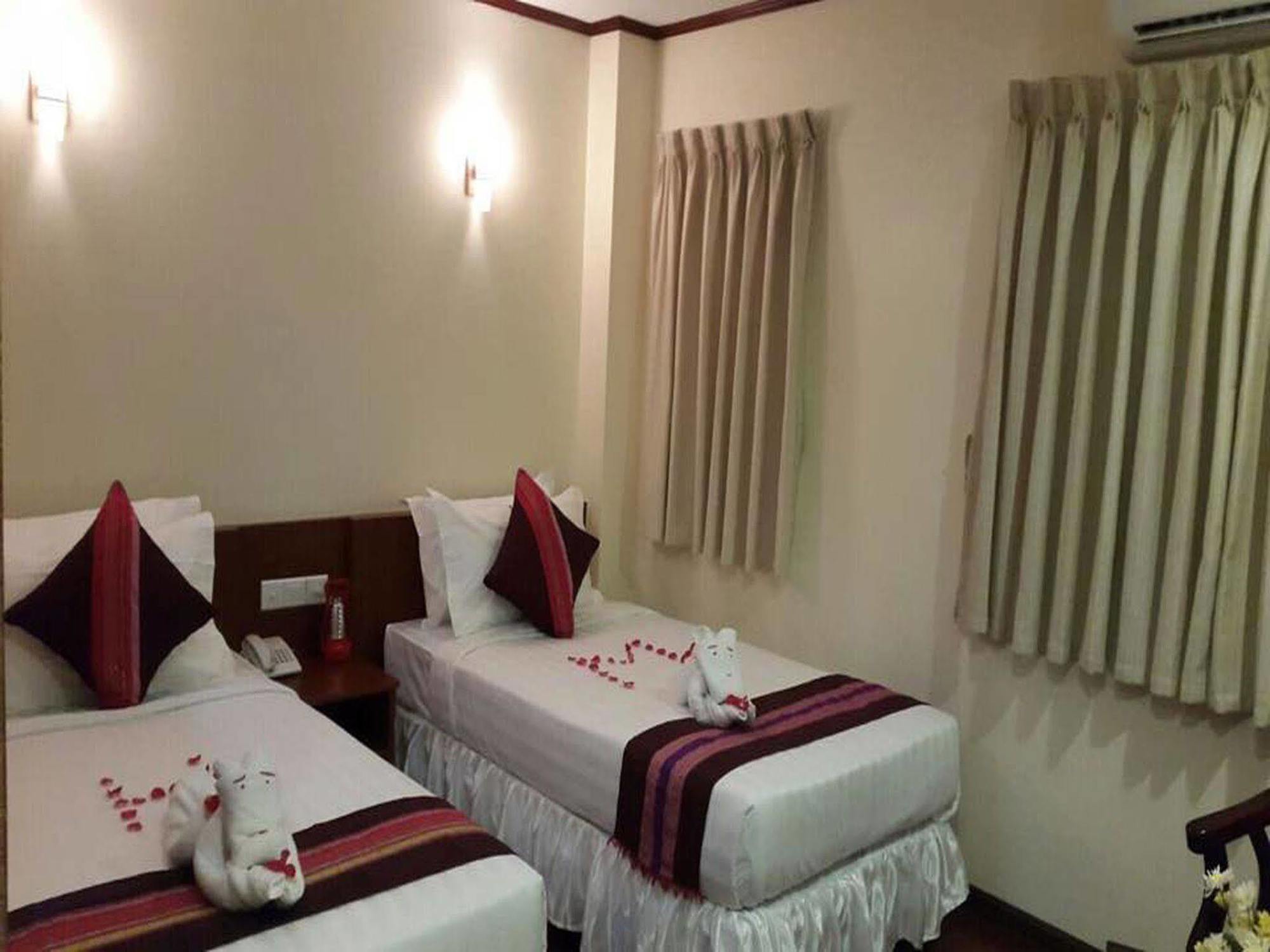 Hotel Memory Sittwe Exterior photo